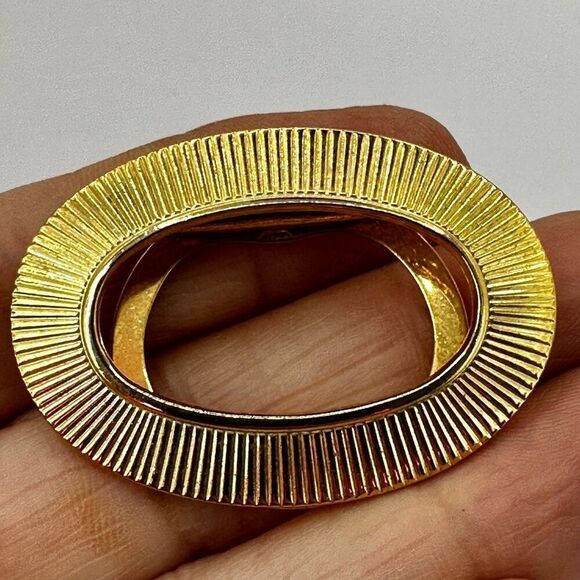 Leiba USA gold tone scarf clip - Picture 4 of 6